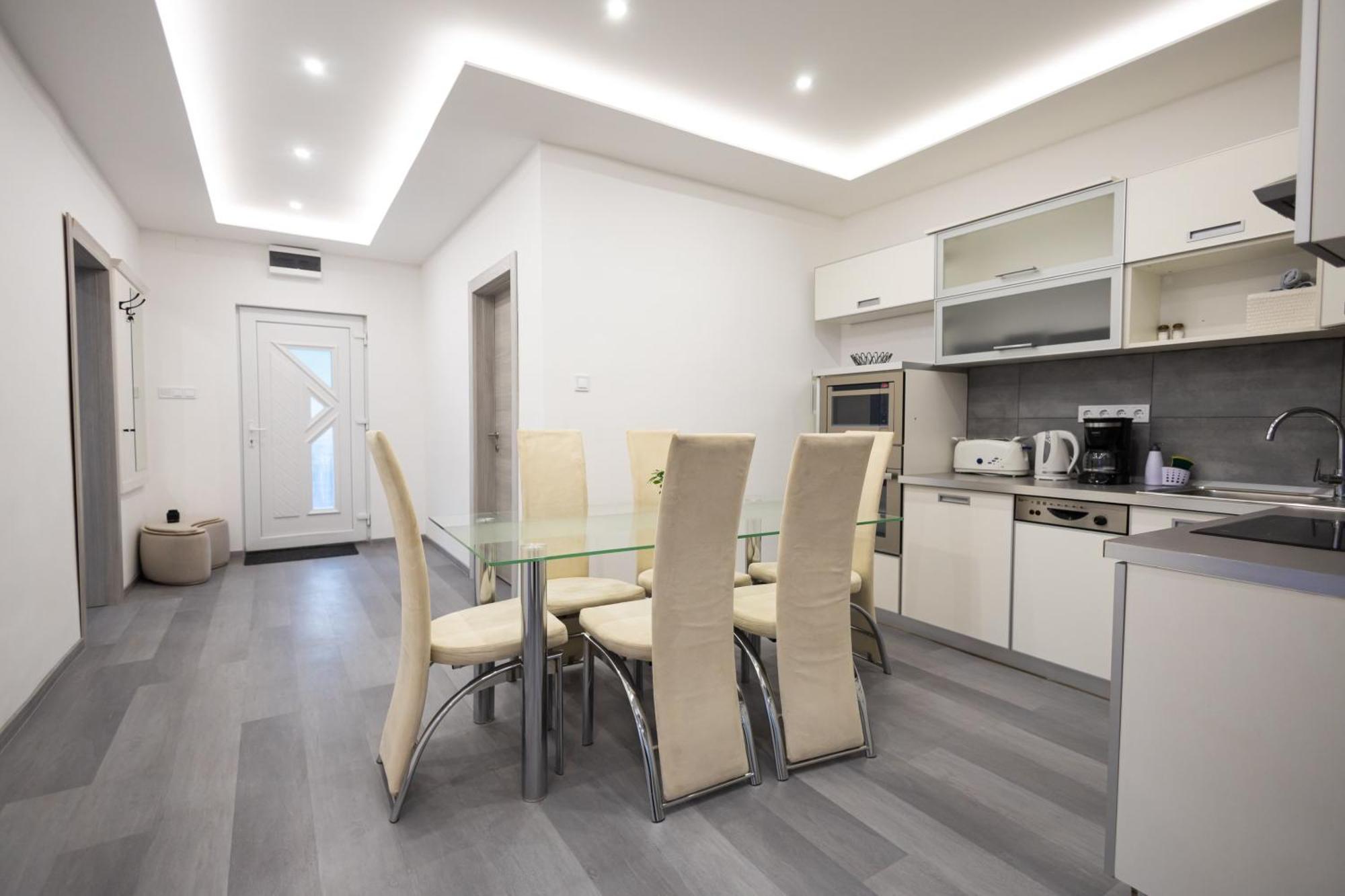 Fonix Apartman Debrecen Bagian luar foto